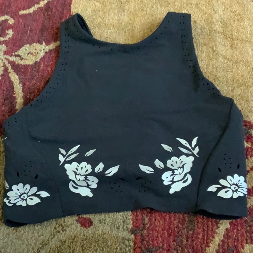 Athleta Conscious Crop